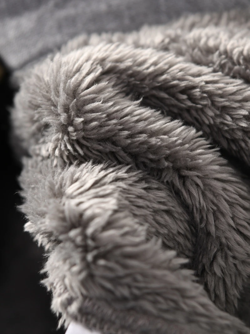 قميص رجالي كاروهات بأكمام طويلة مبطن بالصوف سميك وفضفاض للشتاء بأسلوب حضري عصري من ألياف البوليستر للشباب