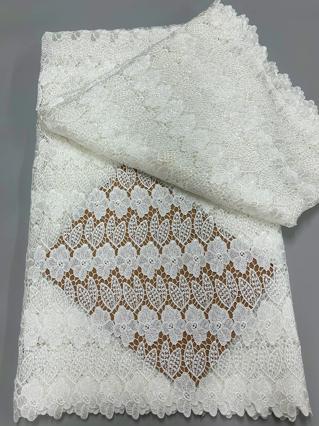 tissu-africain-en-dentelle-de-maille-soluble-dans-l'eau-blanc-pur-filet-francais-2025-dentelle-brodee-tulle-cordon-nigerian-guipure-robe-pour-femmes