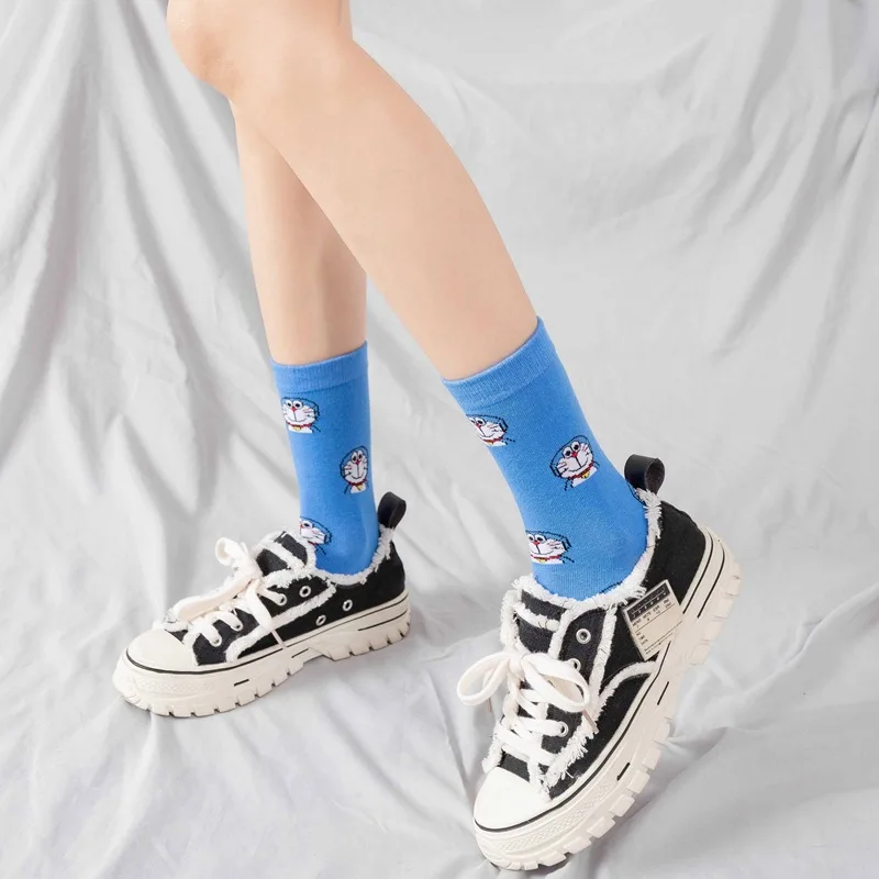 Nuovi calzini di cotone a tubo medio Kawaii Doraemon Cartoon Jacquard bella moda confortevole autunno e inverno ragazza regalo di compleanno