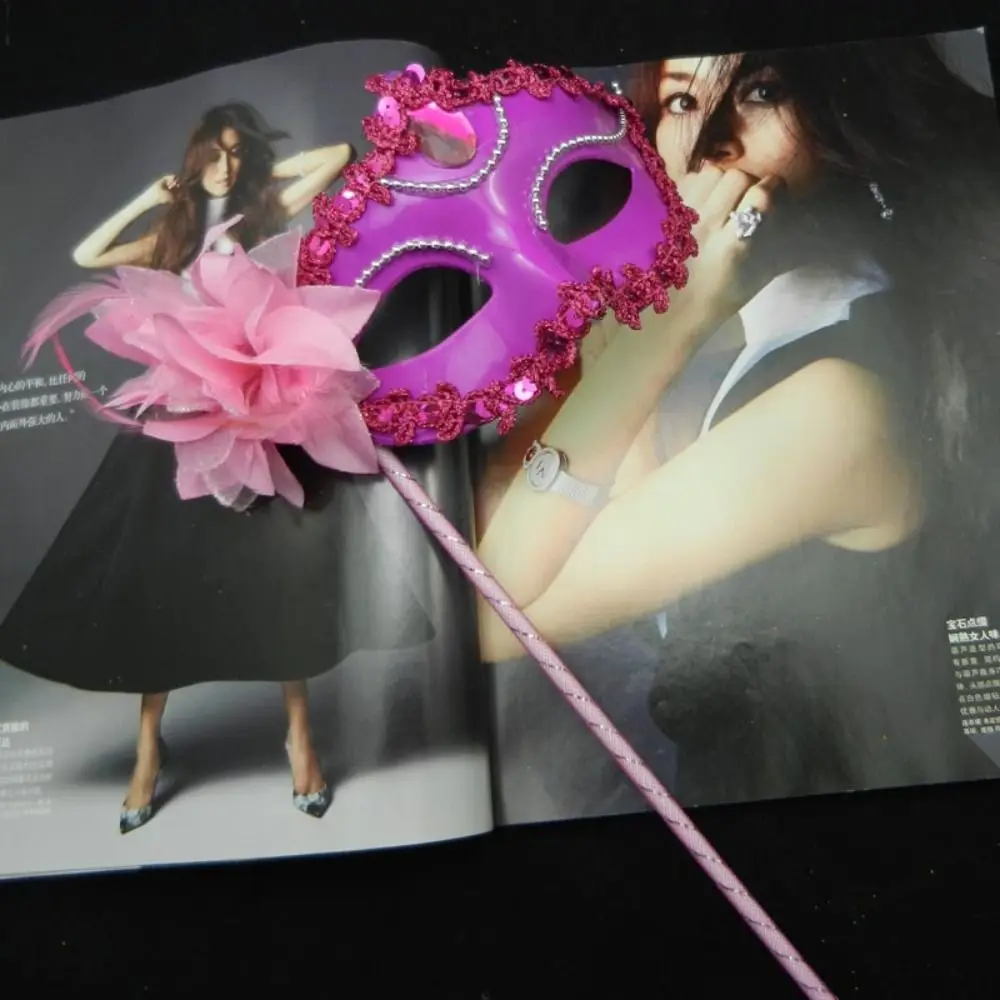 Venetian Party Handheld Masquerade Masks Stick Side Flower Carnival Party Half Face Mask With Holding Stick Feather