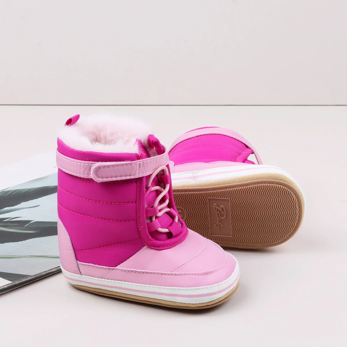 أحذية أطفال بنمط شتوي 2025 أحذية قطنية جديدة للأطفال مع صوف للدفء نعل TPR مضاد للانزلاق للأطفال للجنسين تعلم المشي