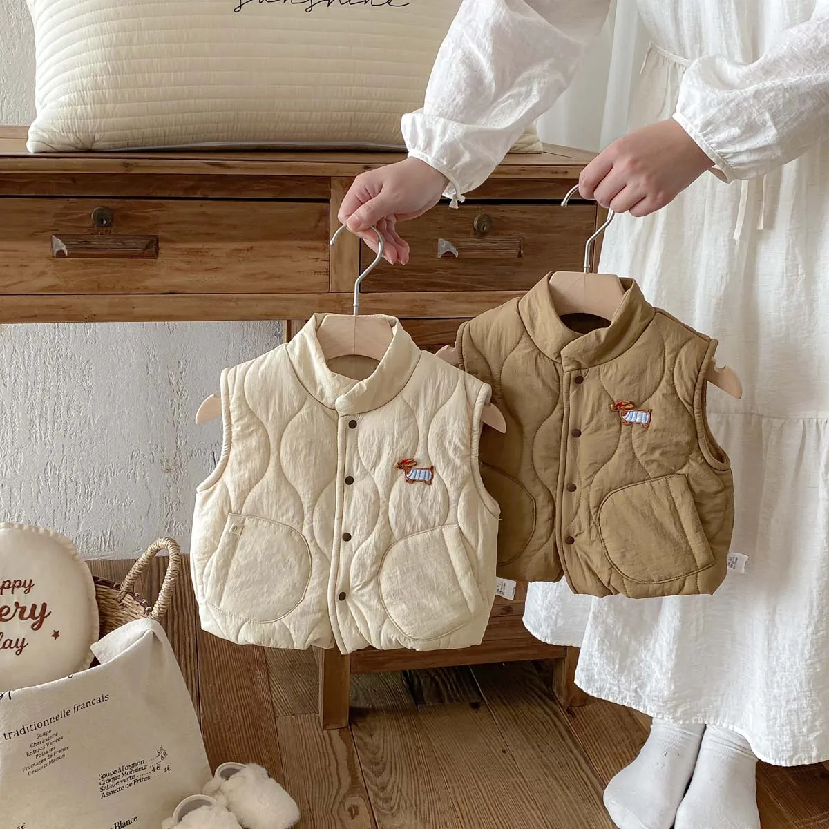 Ins Korean Version of Autumn and Winter Baby Plus Velvet Padded Vest Coat, Baby Winter Versatile Warm Padded Vest Coat, Suitable.