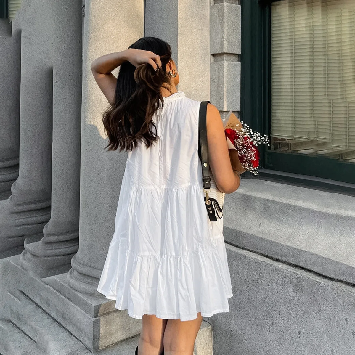 فستان نسائي من JHJN فستان أبيض مكشكش حلو على طراز الشاطئ مزين بالدانتيل ورقبة دائرية فستان فضفاض بدون أكمام للحفلات أنيق