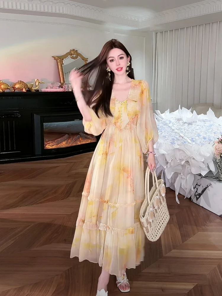 

Xiangyang Flower Godd 00% Silk V-ne Dr with Exquisite Rhinestones And Wide Skirt Hemline Ele Lady's Dr