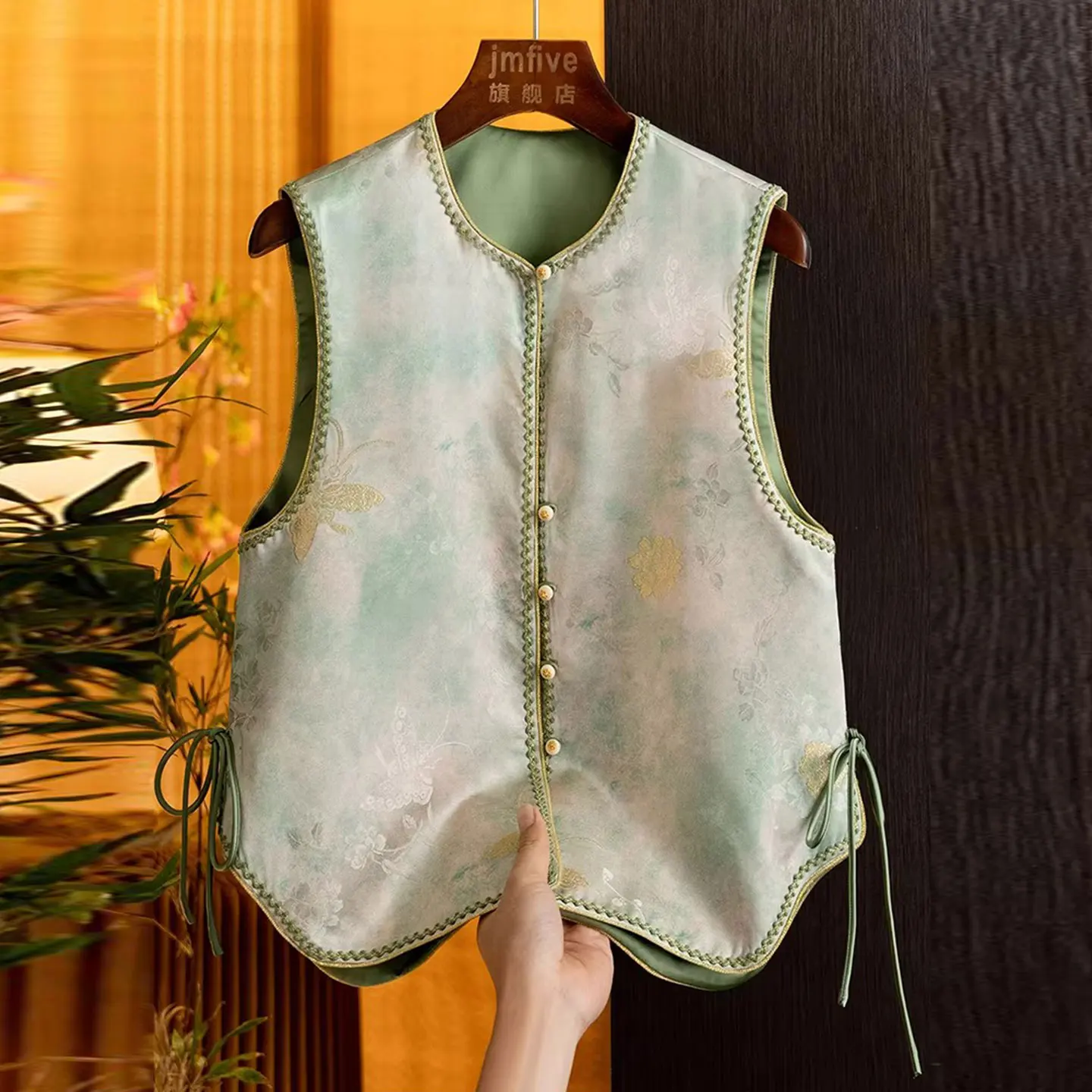 

New Chinese Sle Silk Vest Spring round Ne Svel Women's Faion Breathable Floral Embroidery Polyester Fiber Vest