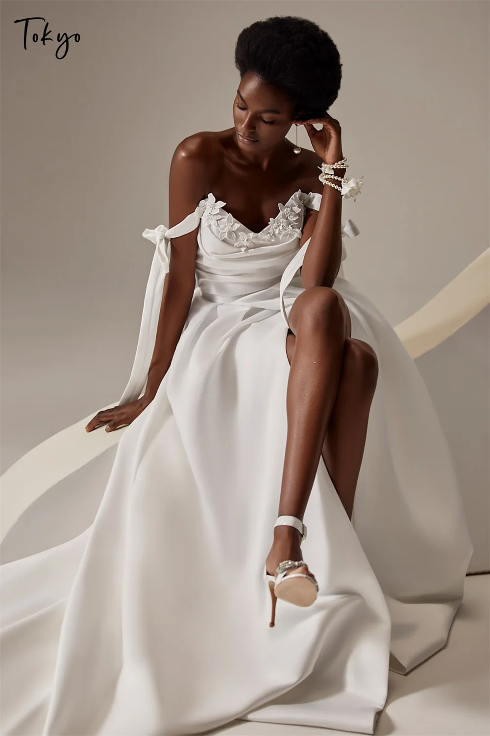 Tokyo Customized White Off Shoulder Wedding Dresses Sleeveless Lace-Up Back Bridal Gowns Side High Split A-Line Wedding Gowns