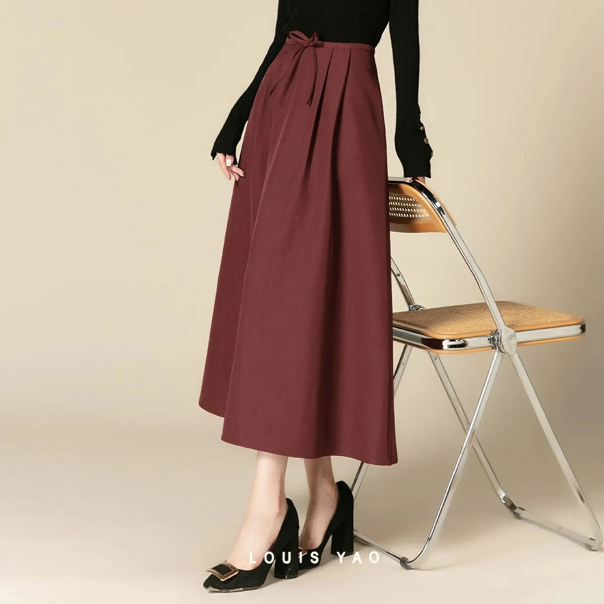 LOUIS-YAO ملابس العمل تنورة نسائية أنيقة 2025 الخريف/الشتاء التنقل الحد الأدنى الفاخرة مطوي القوس مزين الرجعية ألف خط تنورة