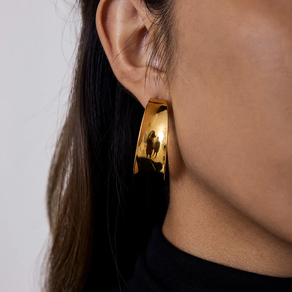 

AIKOER Minimalist Classic 18K Gold Color Plated Concave Moon C-Shape Earrings Hypoallergenic Waterproof Stainless Steel Jewelry