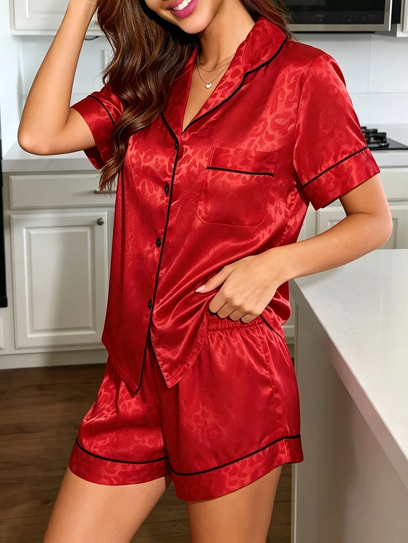 Elegant Red Jacquard Printed Short-Sleeved Pajama Set for Brides, Two-Piece Set, Faux Silk V-Neck Lapel Cardigan with Buttons, Short Sleeves Paired with Loose Shorts, Can Be Worn Outside as Loungewear, Versatile and Stylish