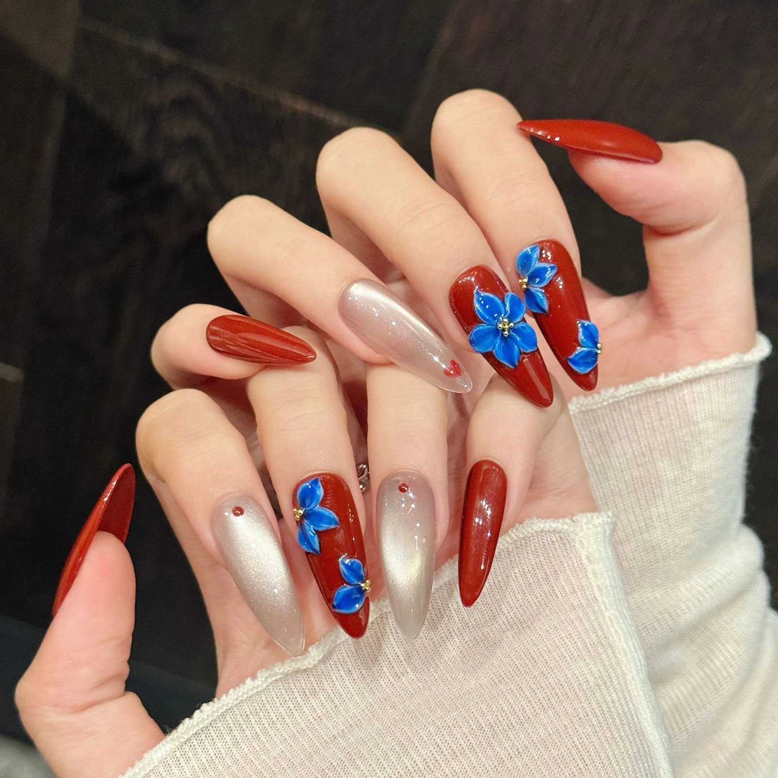 

10pcs Handmade Fake Nails Long Almond Tip 3D Blue Flower Vintage Press On Nails Phototherapy Cat's Eye False Nails Art For Women
