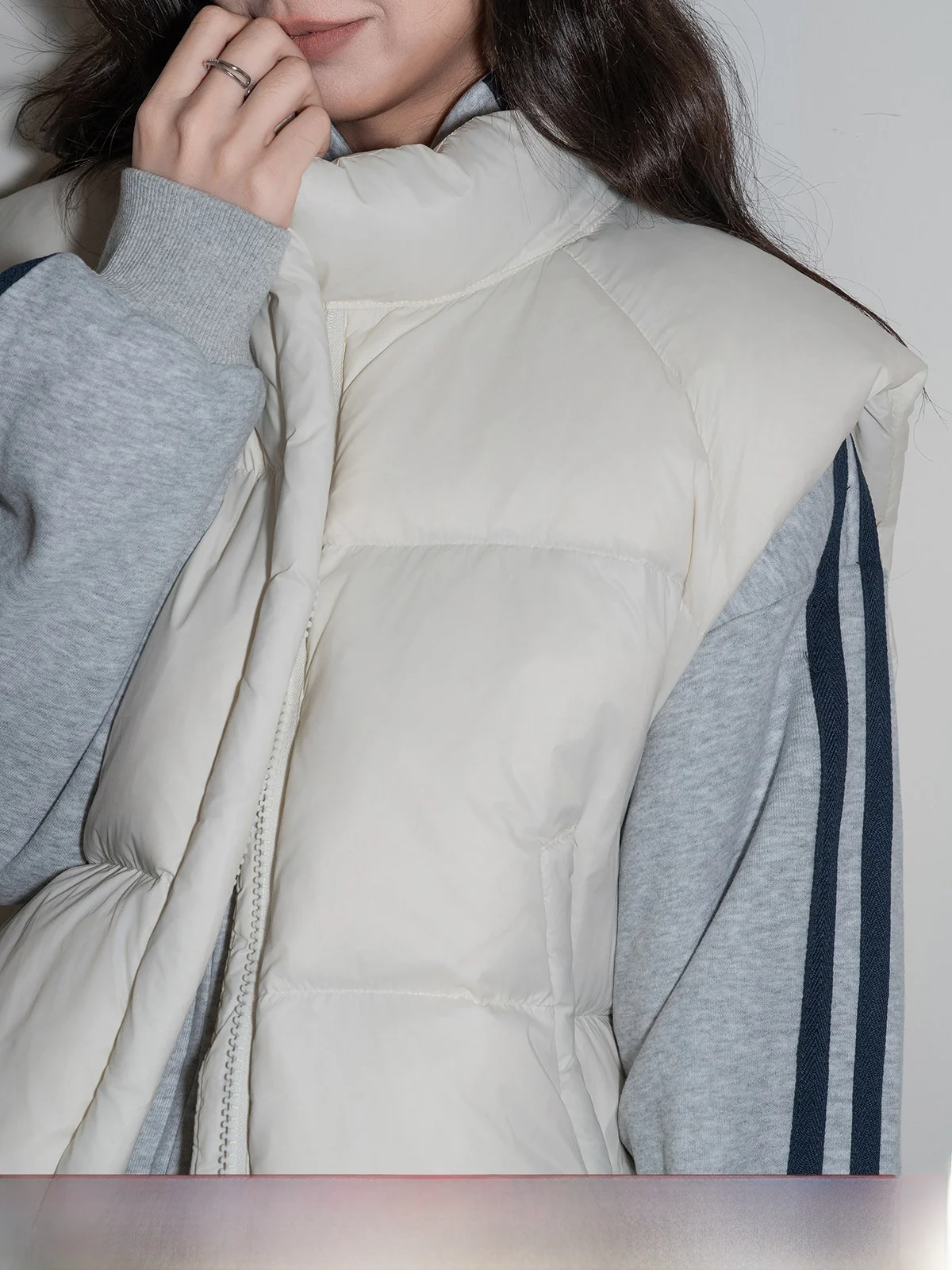 

Warmth-Insulating ort-Sle Stand-Collar down Vest Women's Outerwear Svel Autumn-Winter Faion Polyester Fiber Zipper