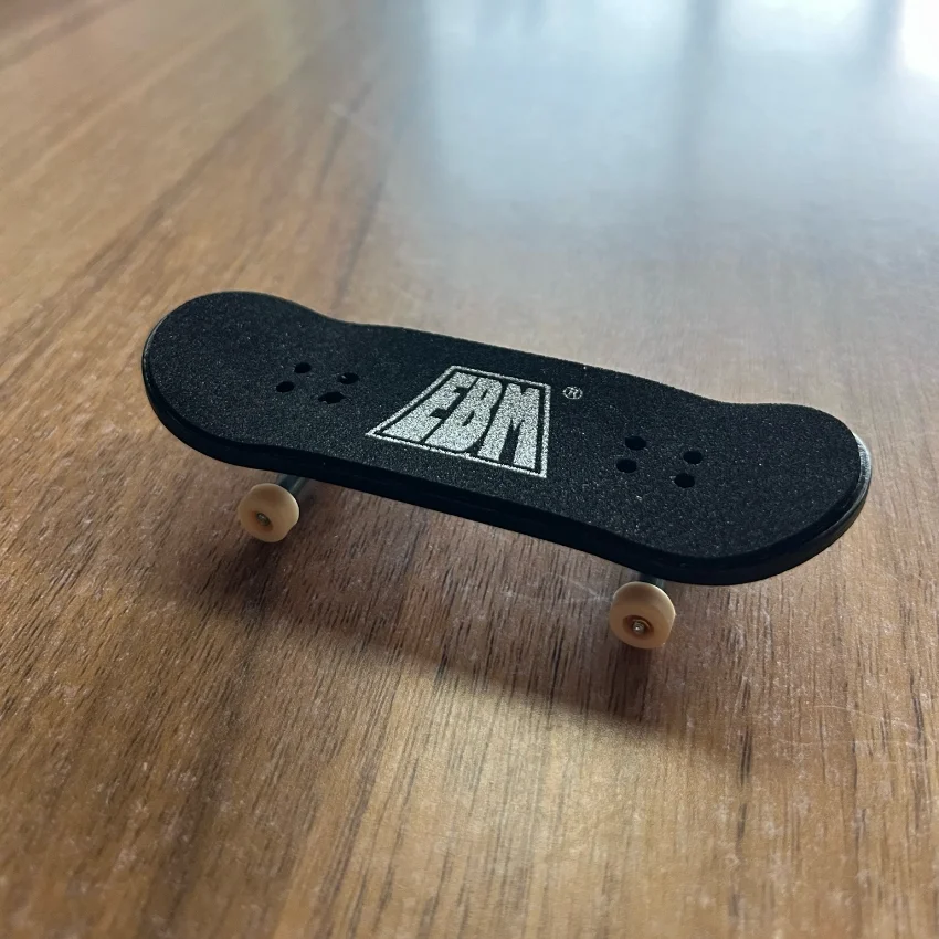 Professionelles Mini-Skateboard aus Holz, komplettes Finger-Skateboard aus Ahorn, 32 mm, 34 mm, perfektes Sammlerspielzeug, Geschenk für Kinder und Jugendliche