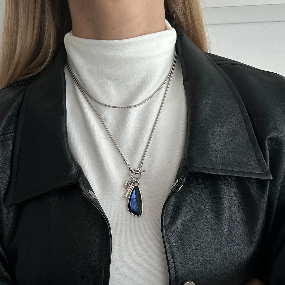 

European Design Unique Diamond Embedded Geometric Pendant Creative High-End Jewelry Set for Ladies Commute Daily Party Accessory