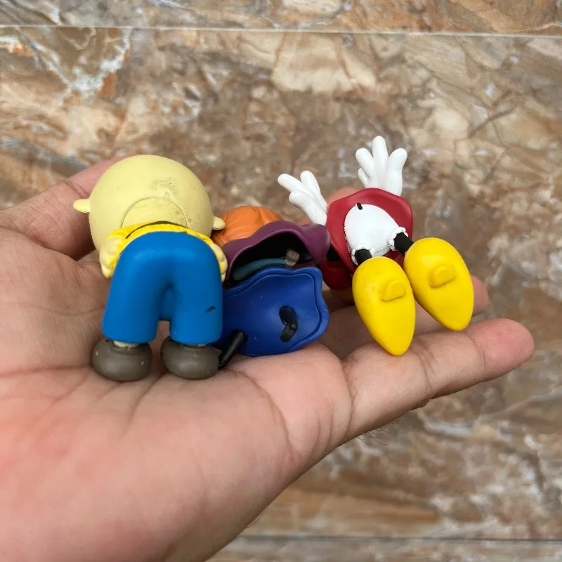 Authentieke Charlie Brown, Minnie en prinses Elsa-actiefiguren, perfect voor kinderverjaardagen en cadeaus.