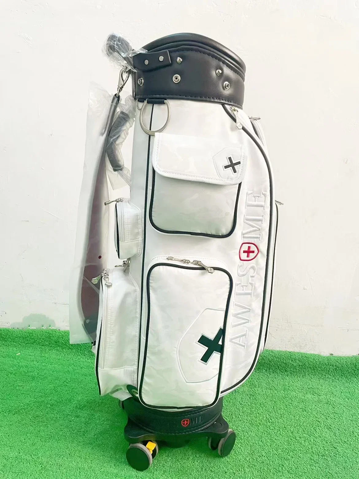 

2024 New Korean golf bag lightweight fashion four wheel universal push-pull men's and women's outdoor caddie bag 골프백