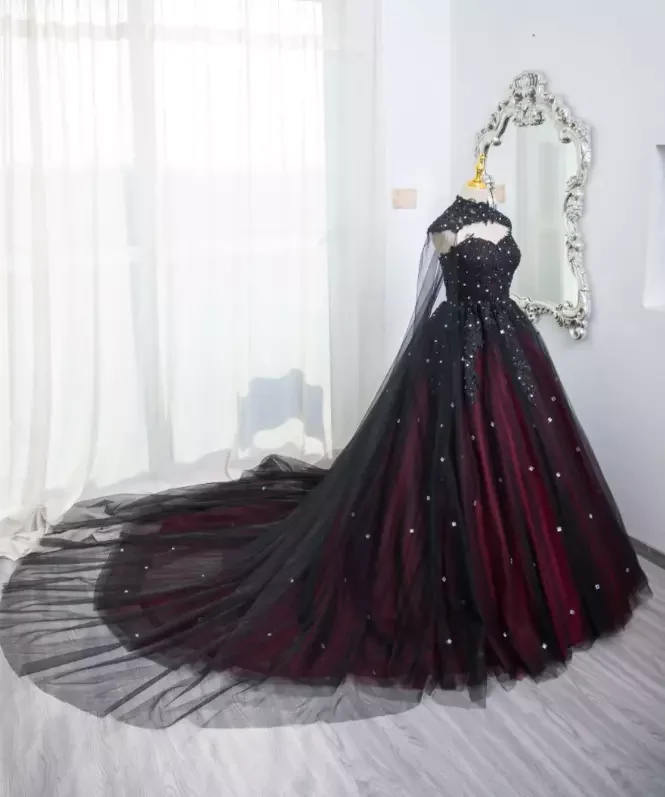 LIYYLHQ-Preto e Vermelho Vestidos de Casamento Gótico com Capa, Bainha Appliqué, Frisado Xaile Querida, A Line Bridal, Vestidos Victorian