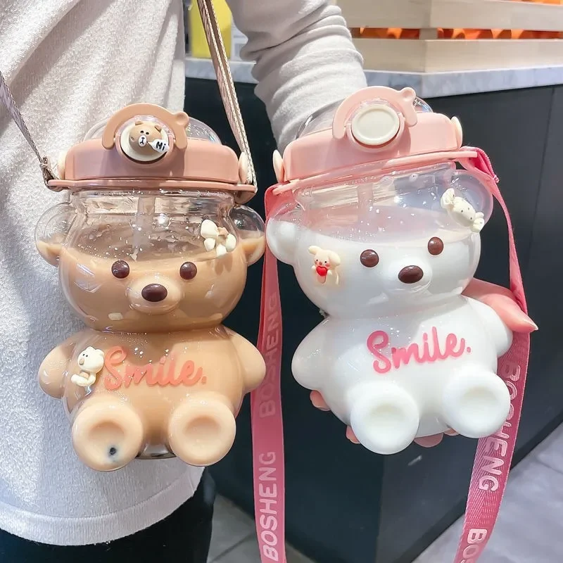 Taza con pajita creativa de gran capacidad para niños, botella de agua portátil para mujer, alto valor estético, correa para el hombro para verano, taza de oso