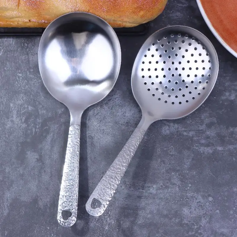 

1pcs Stainless Steel Short Handle Soup Spoon Leaky Restaurant Shared Vegetable Spoon Household Rice Vermicelli Spoon