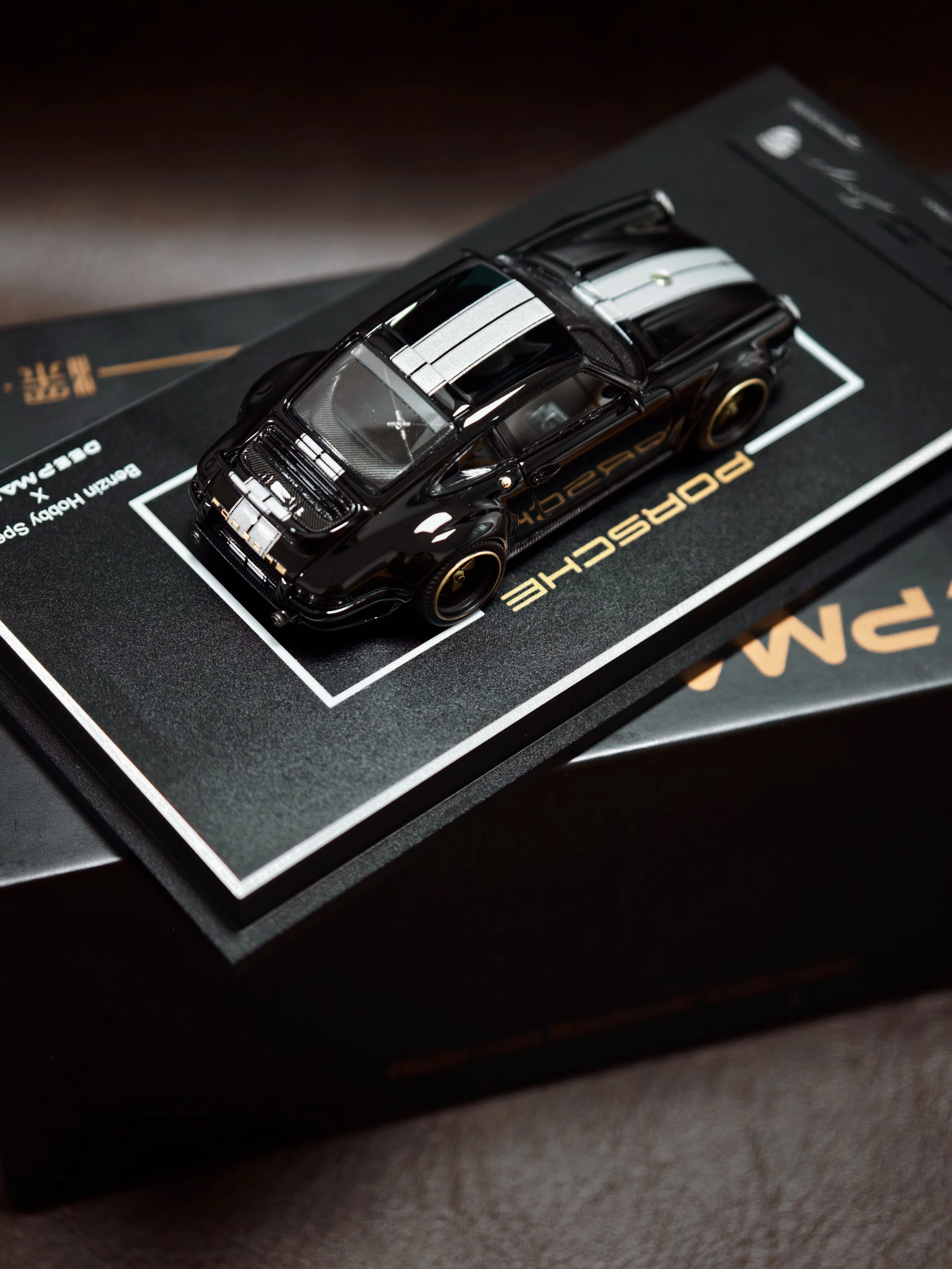In Stock 1: 64  911  964 Custom Resin Car Model Die-Cast Static Car Model Creative Decoration Item Holiday Gift