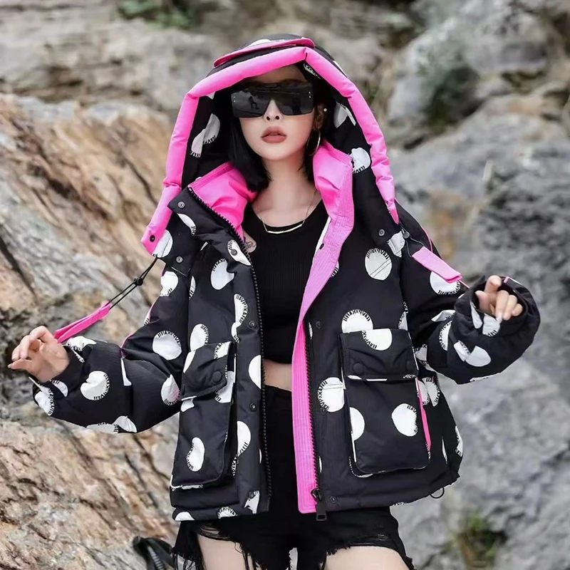 Piumino invernale con cappuccio corto patchwork a pois Piumino femminile spesso caldo Parker Outwears Piumini d'anatra bianchi con tasca grande da donna
