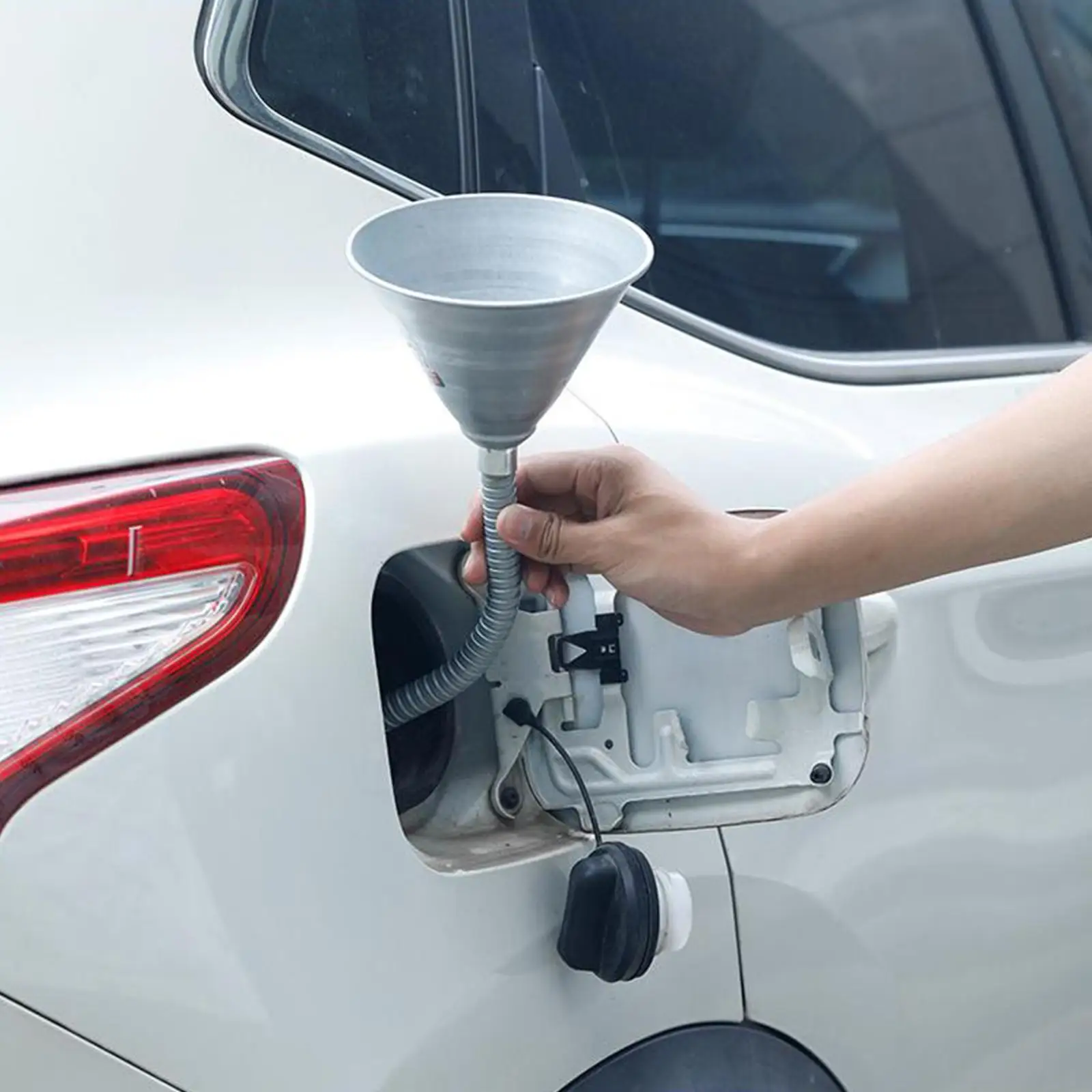 

Iron Funnel Flexible Widely Mouth with Filter Screen Bendable Hose for Gasoline