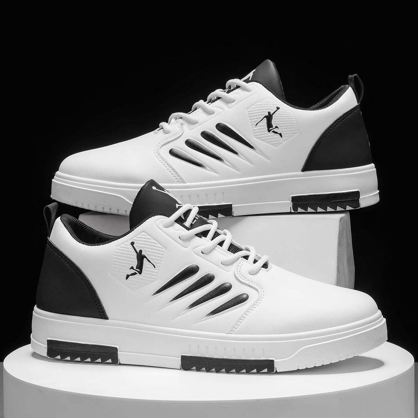 Mid-Top Men's Versatile Casual Sports Shoes, Comfortable and Trendy Thick-Soled Outdoor Running and Skateboarding Shoes