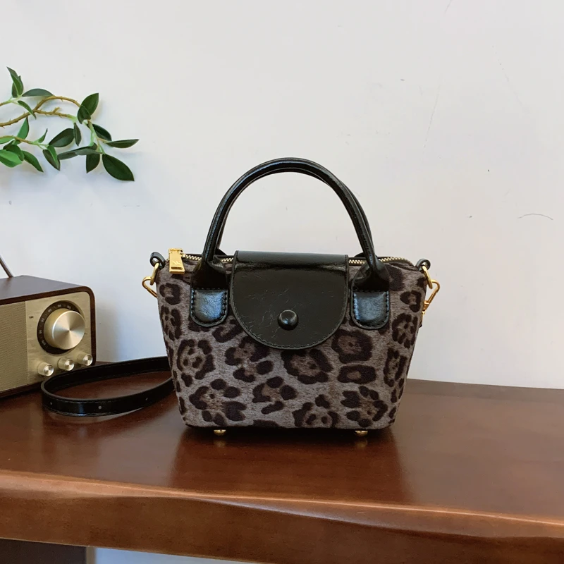 

Weekend Luxury Handbag Women Multifunctional Shoulder Bag Light Premium For Relaxed Sophistication And Leisure