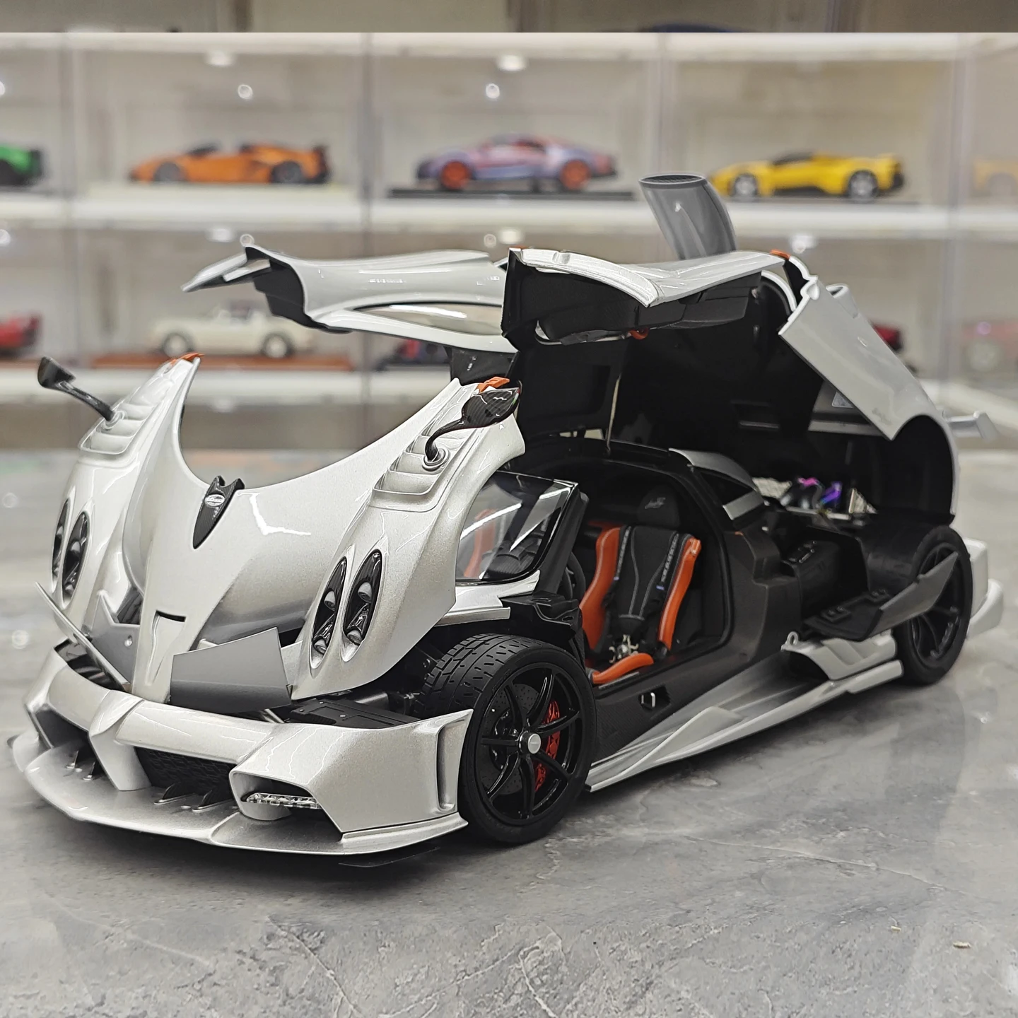 Lcd 1/18 Scale Pagani Imola Diecast Alloy Car Model Realistic Carbon Fiber Details Static Display Metal Miniature Car Adult Toy