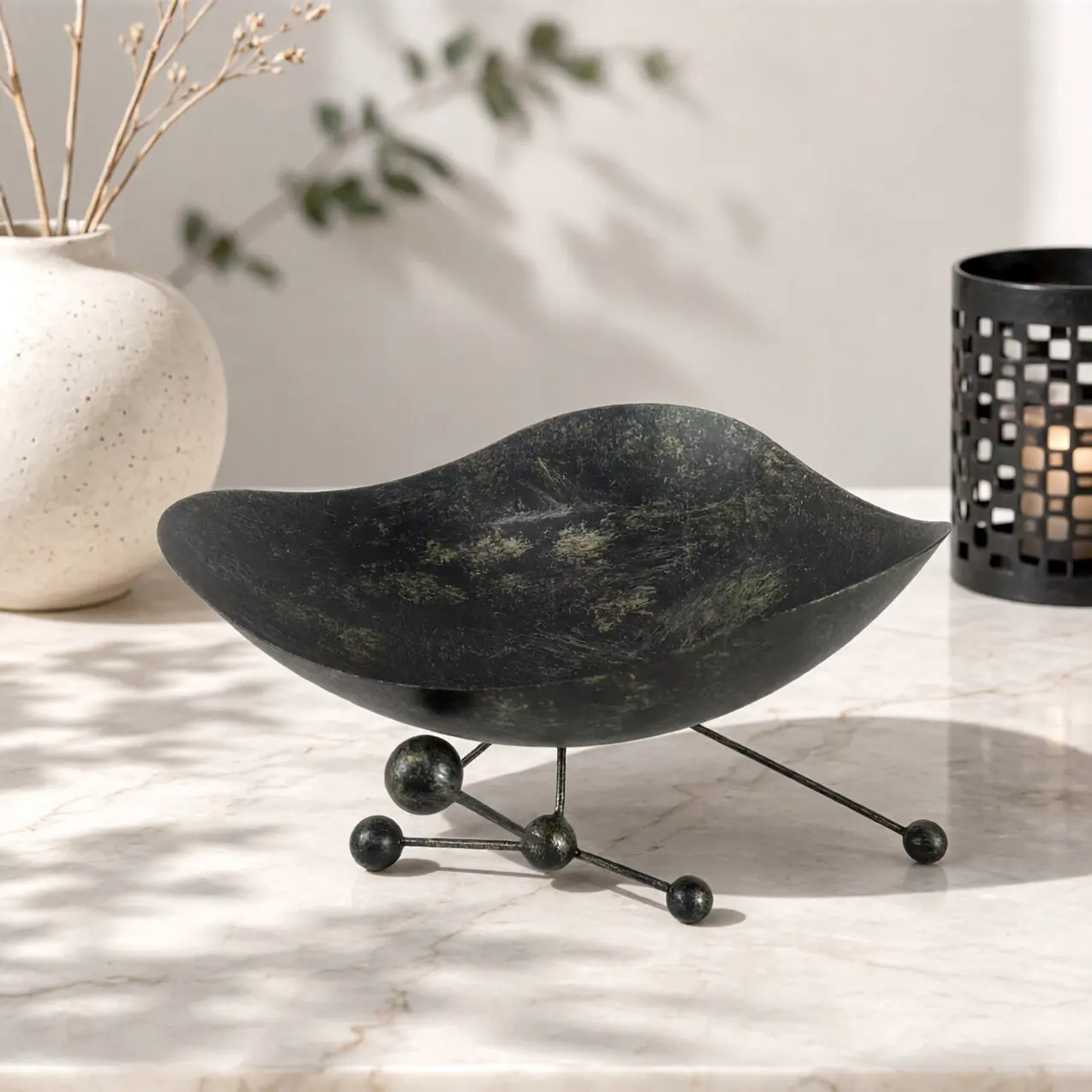 Vintage Irregular Wave Metal Fruit Bowl Planet Support Leg Coffee Table Fruit Plate Model Room Soft Furnishing Decorative Plate