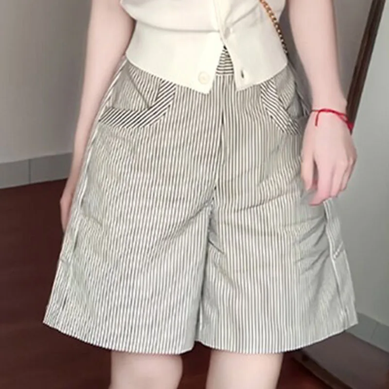 Women Striped Shorts Straight Leg Pocket Design Light Thin Style Loose Retro Simple Daily Commuting Casual Versatile Shorts