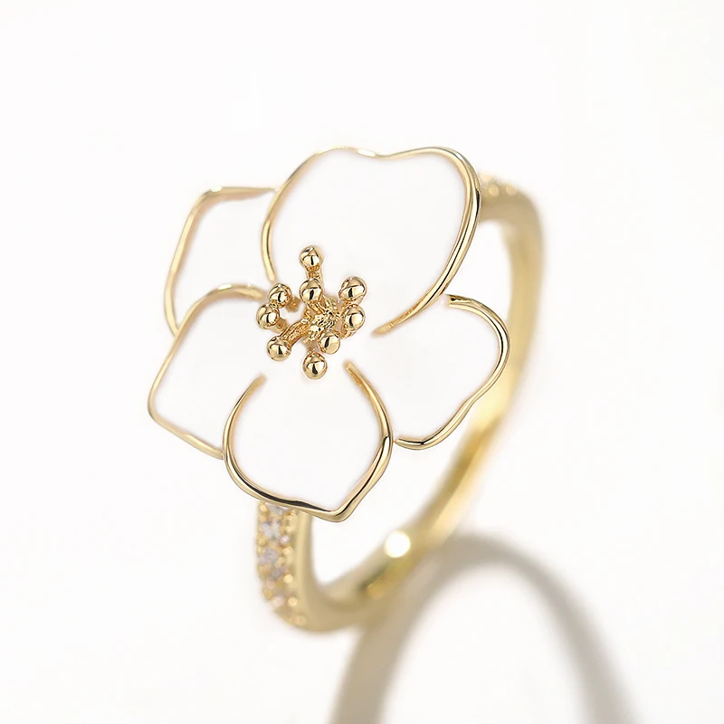 Huitan Aesthetic White Flower Rings for Women Graceful Wedding Band Delicate Finger Jewelry with Shiny Zirconia Chic Accessories