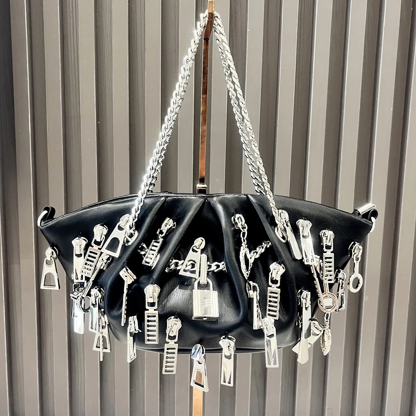 

Luxury Zipper Head Tote Shoulder Bag Fashion Lock Head Pendant Women's Bag Soft PU Leather Handbags Punk Ruched Bags for Women