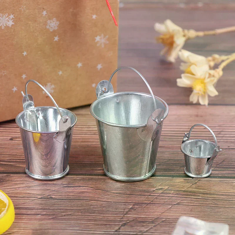 Maison de poupée Miniature en métal, modèle de seau, Mini décoration de cuisine, ornements, maison de jeu pour enfants, petits jouets seau, 1 pièces