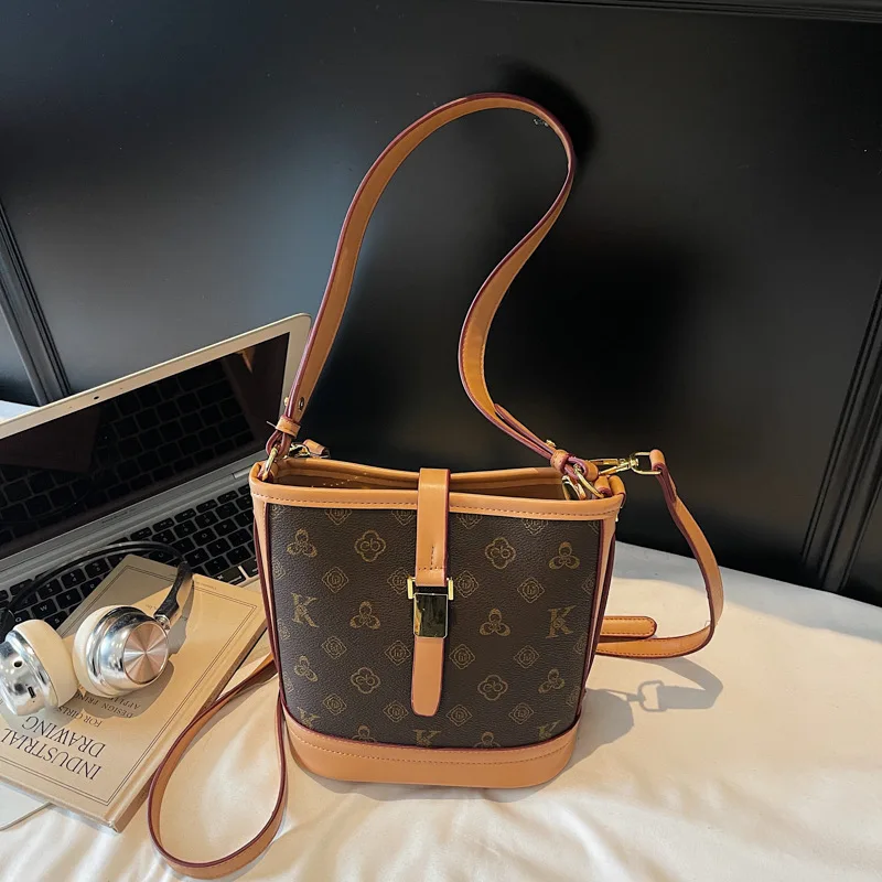 

Luxury 2025 Women's Hobo Bag, Elegant Adjustable Strap Shoulder Purse, Multi-Functional Casual Tote for Work & Travel​