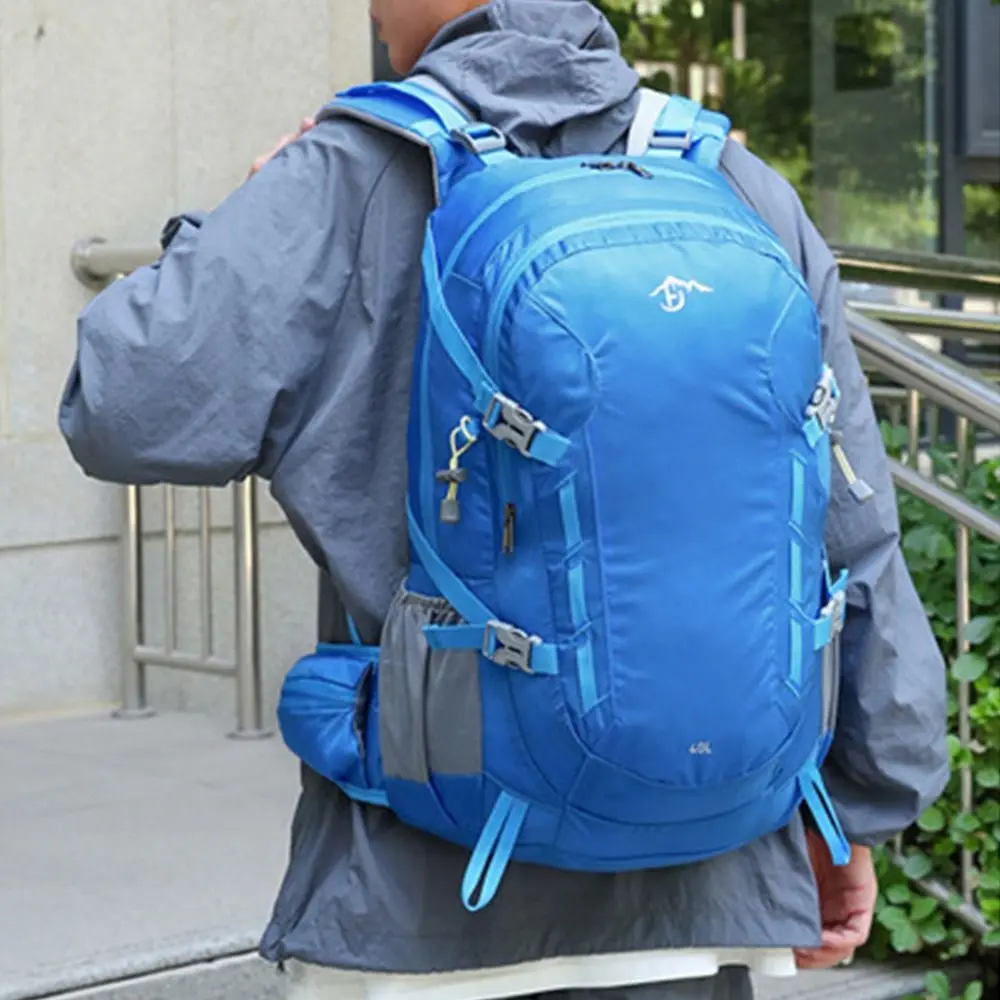 

40L Mountaineering Backpack Multi-Color Stitching Sports Knapsack Waterproof Wear-Resistant Travel Backpack Outdoor Sports