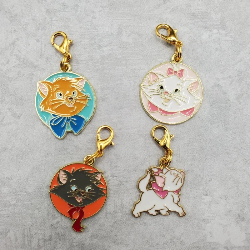 Juego de cuatro piezas: Charm para carrete de credencial de los Aristogatos, Charm para cordón, Accesorio para llavero