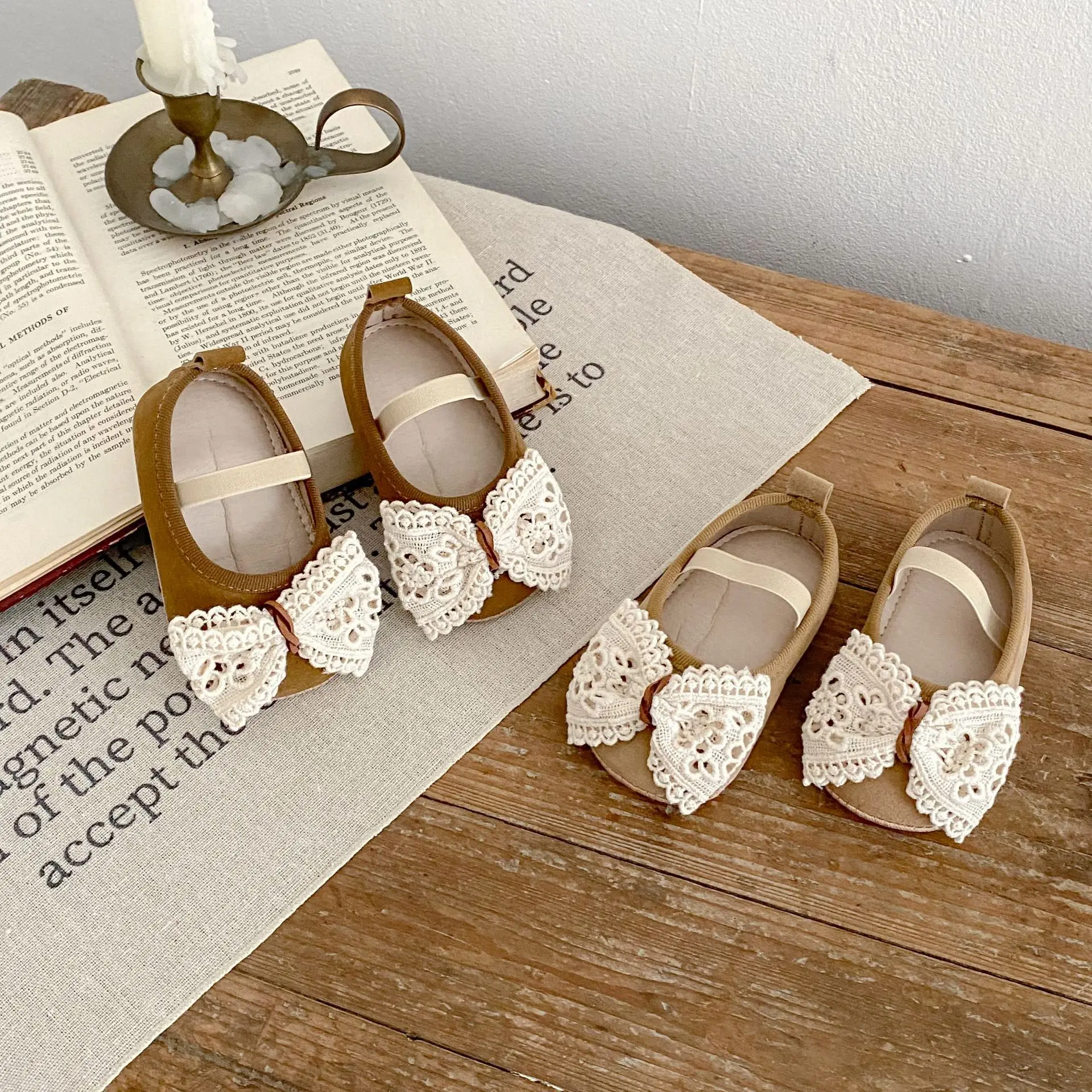 

​​2025 Spring Summer Baby Girl First Walkers Bow Design Elastic Strap Shoes Non-Slip Soft Sole 0-18 Months​