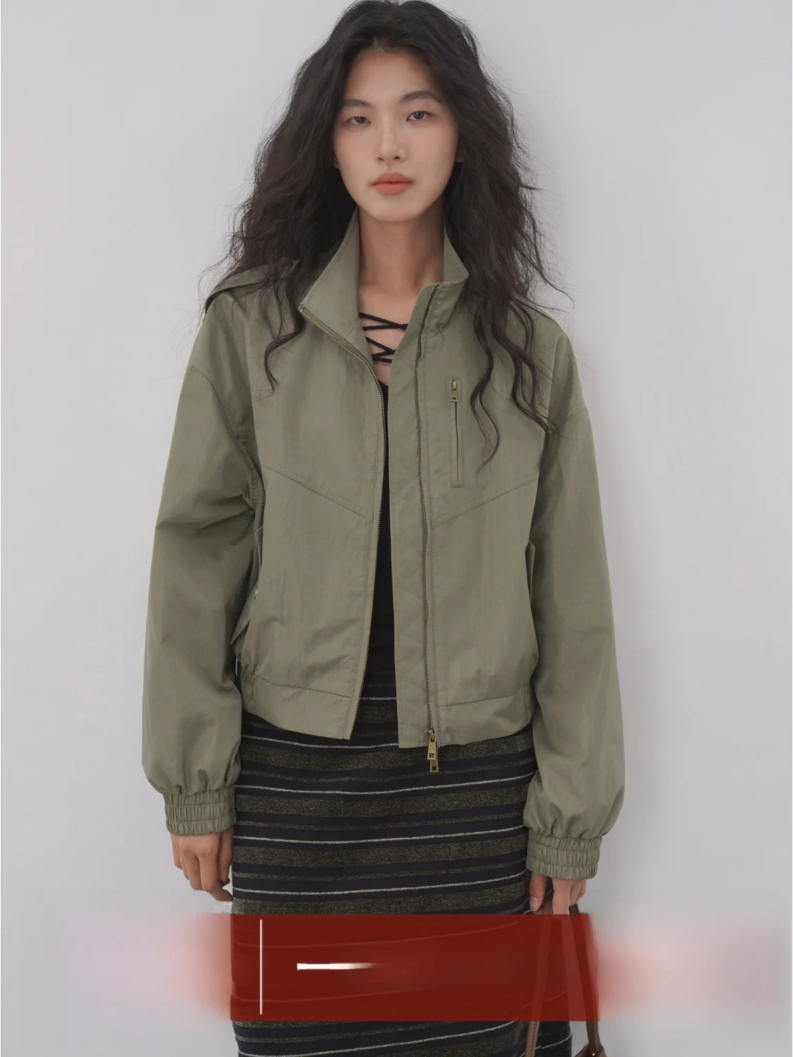 

Женская повседневная приталенная винтажная куртка-жакет с воротником-стойкой на молнии Olive een от EIGHTHMONTH – модная новинка для женщин