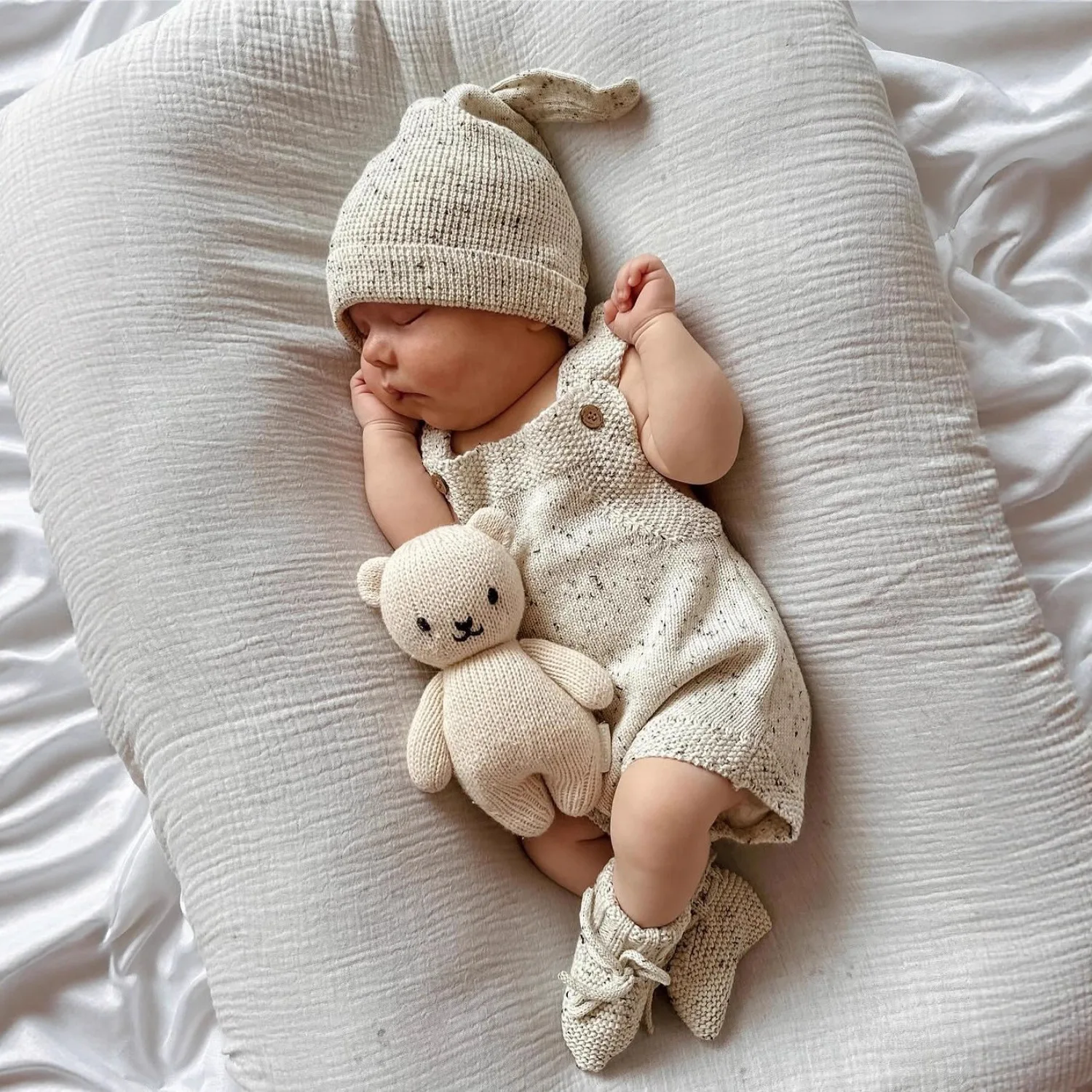 

2025 Autumn New Baby Sleeveless Knit Bodysuit + Hat 2pcs Set Cute Newborn Boy Girl Cotton Knit Jumpsuit Toddler Sweater Outfits
