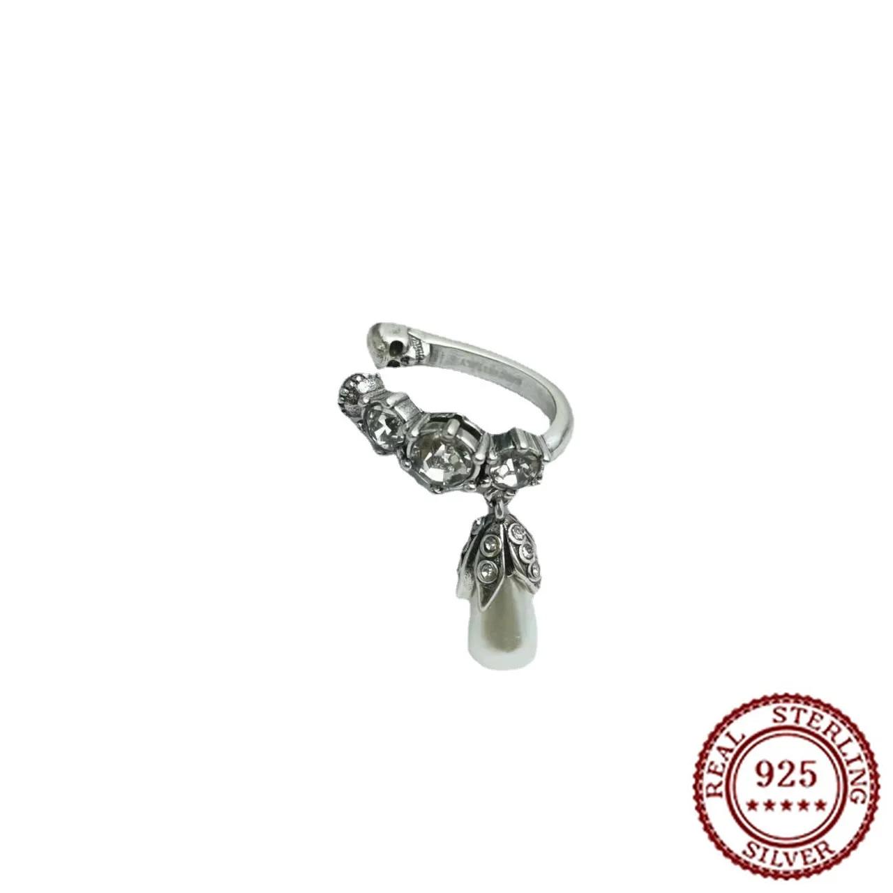 

2025 New Trendy Classic Mini Earclip Female Personalized Retro Skull Head Pearl Inlaid Diamond Earclip Earrings