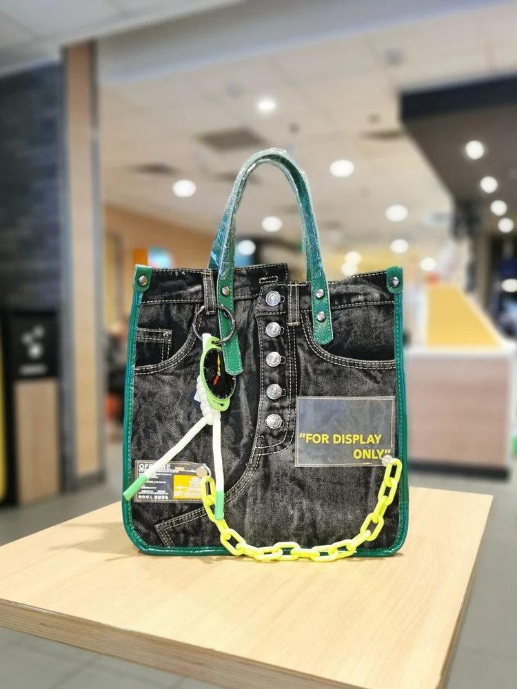 

2024 New Jeans Version Of Washed Denim Bag Against Color Cowhide Casual Vertical Version Square Chain Hand Crossbody Bag Tide