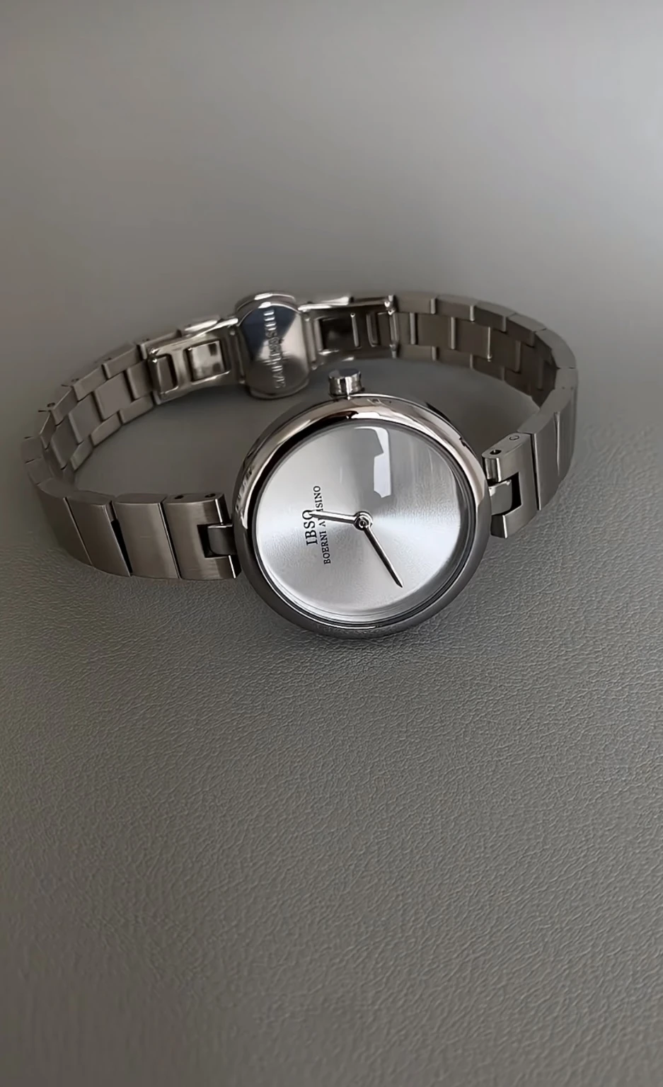 

Minimalist silver round cool and stylish watch with high-end quartz women's watch High-quality luxury watch for women