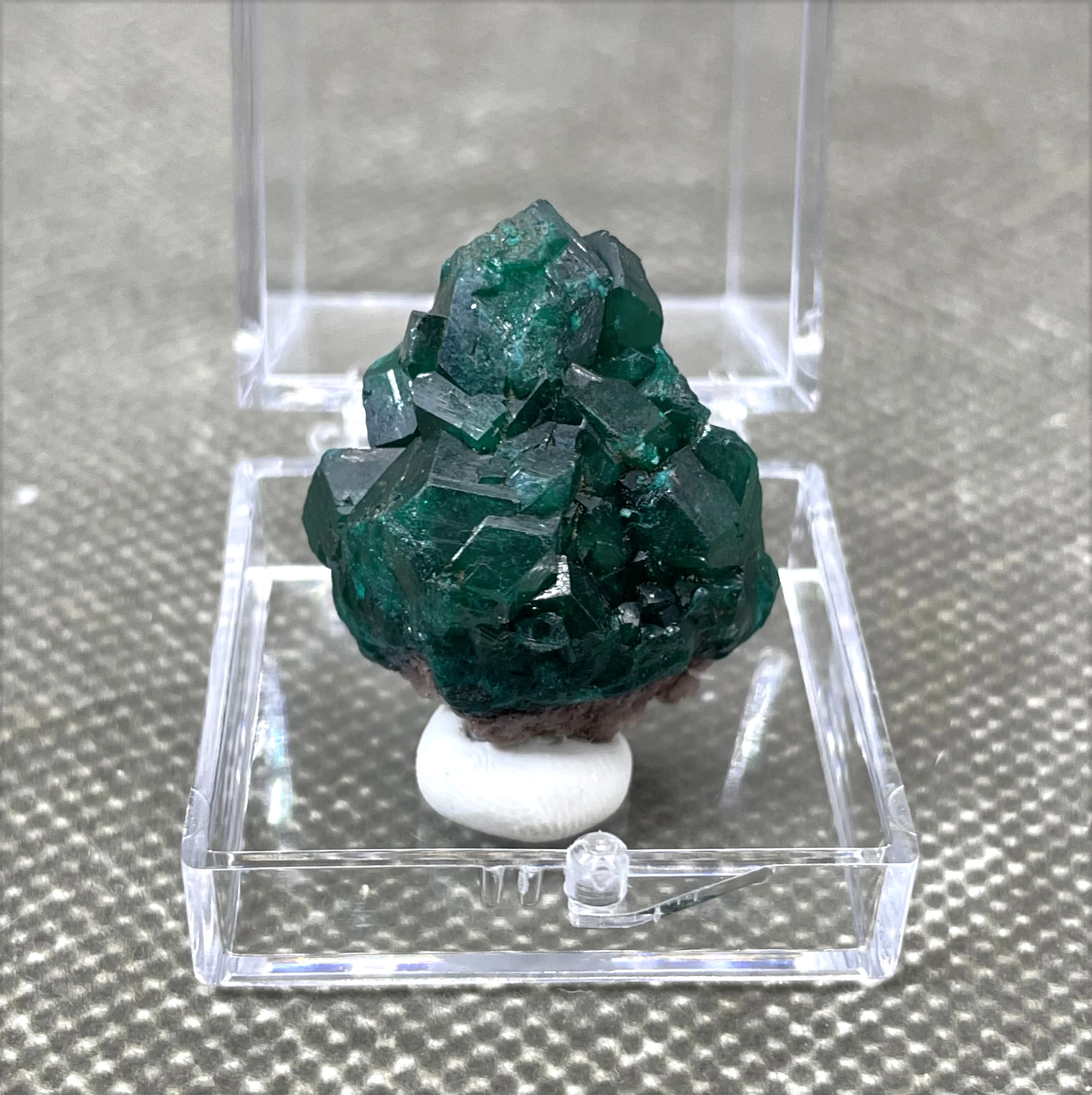 

Very rare! 100% Natural Congo green Dioptase Mineral specimen stones and crystals quartz (box size 3.4cm)