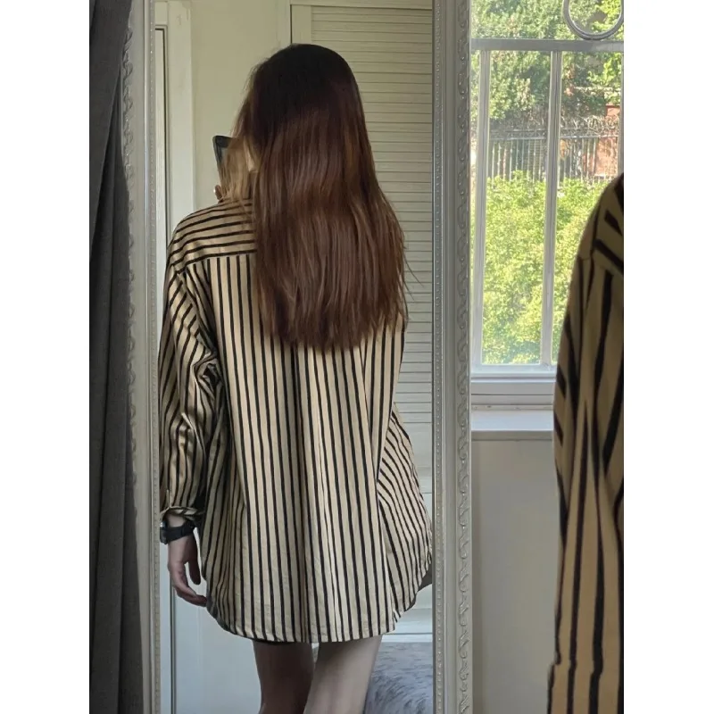 Blusa Casual Feminina de Manga Longa com Gola e Botões, Design Larguinho e Listrado, Primavera-Outono 2025