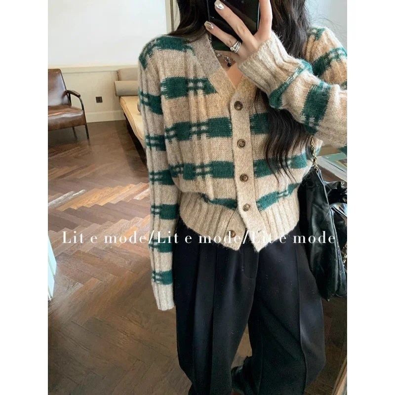 2024 donne verde abbigliamento Cardigan maglione lavorato a maglia manica lunga girocollo moda Casual cappotto femminile Stripe inverno top