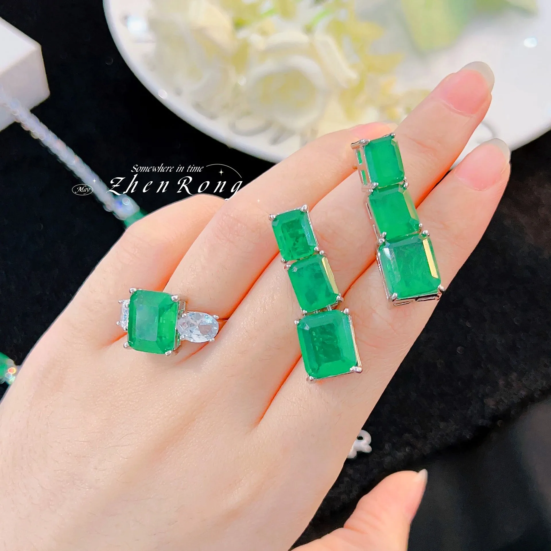 S925 Sterling Silber Halskette Armband Ring Ohrstecker Quadratischer Diamant Baumwollgrüner Smaragd Set Farbiger Schatz Grüner Diamant Damen – Detail 7