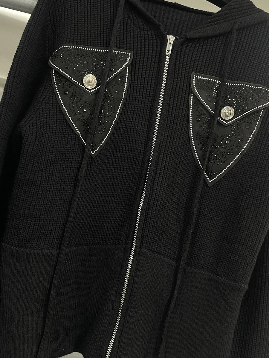 เสื้อสเวตเตอร์ CHICEVER สีดำแบบมีกระเป๋าต่อผ้า ดีไซน์สตรีทแวร์ทรงหลวม แขนยาว มีฮู้ด สำหรับผู้หญิง สไตล์แฟชั่นฤดูใบไม้ร่วง