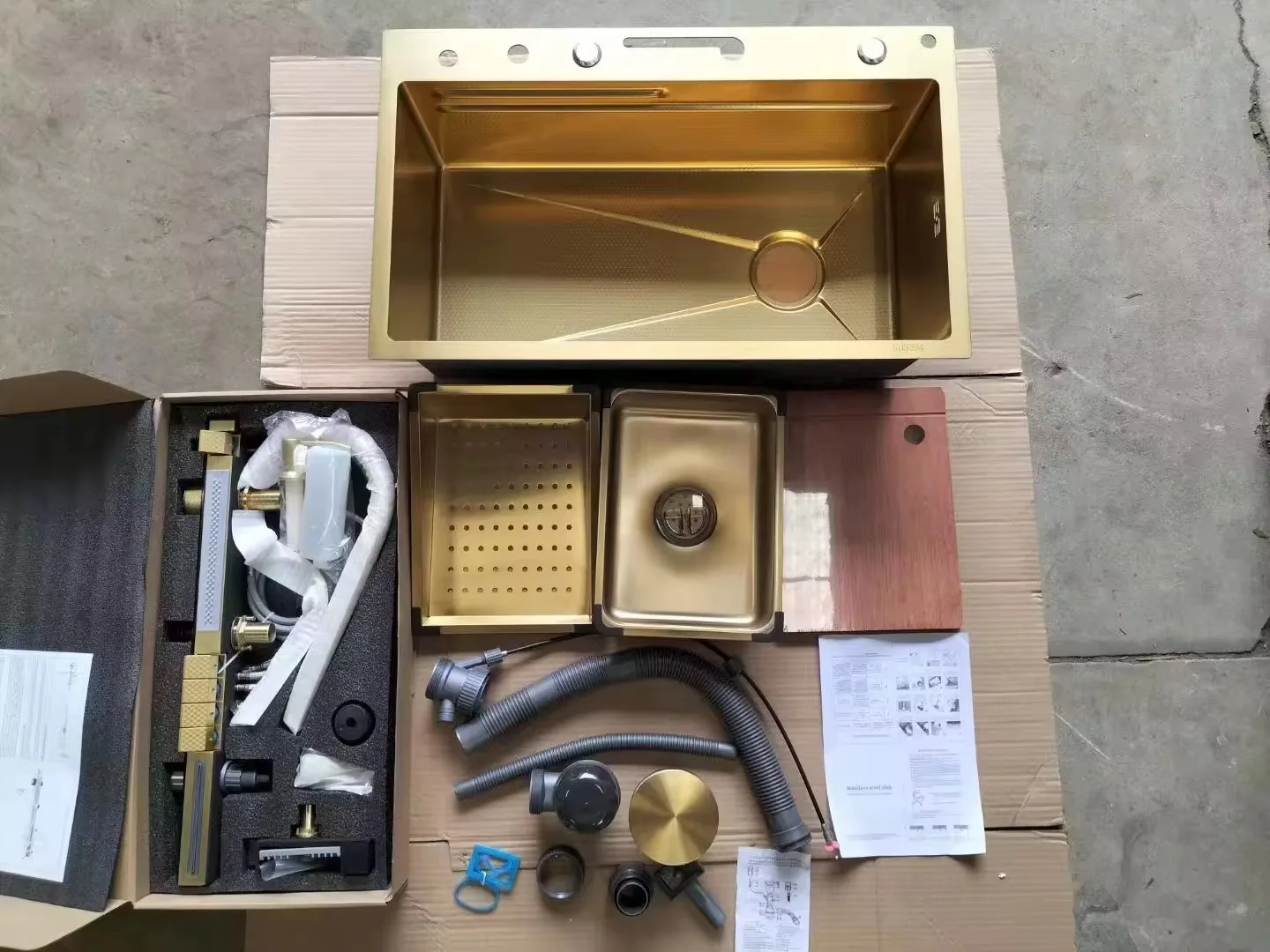 モダンなステンレス製キッチンシンク、蛇口付き、ナノ研磨仕上げの長方形シングルボウル、ウォーターフォールデザイン