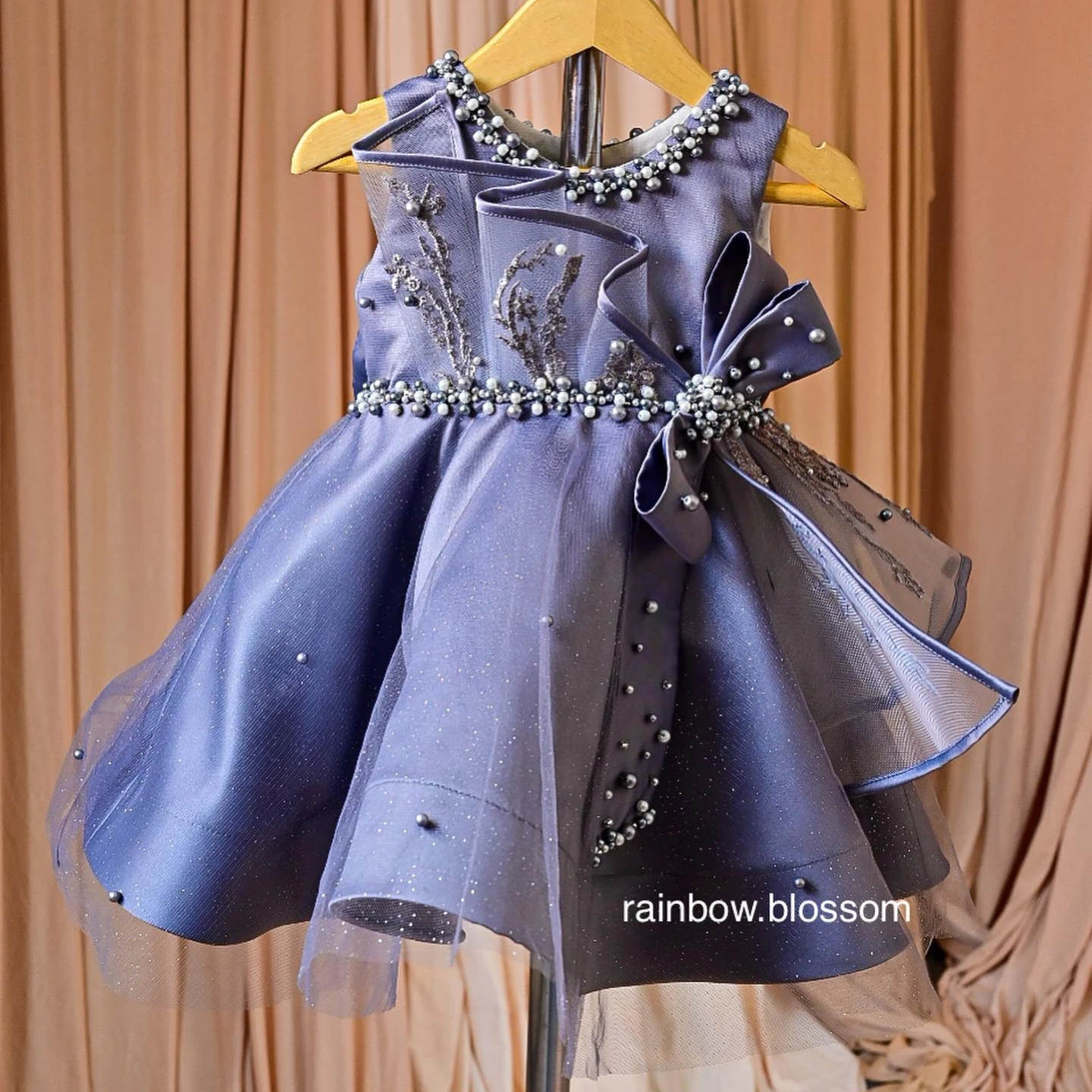 

Luxury Dark Blue Flower Girl Dresses Pearls Children Birthday Party Gowns Lace Appliqued Toddler Baby Wedding Guest Dresses