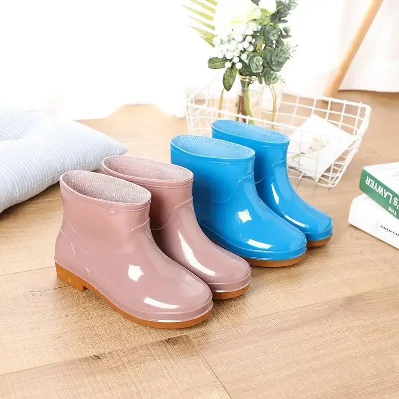 

Fashionable Women's Short Sleeve Rain Shoes Cotton Lined Non-slip Rain Boots Fleece Lined For Adults Kitchen Work Shoes